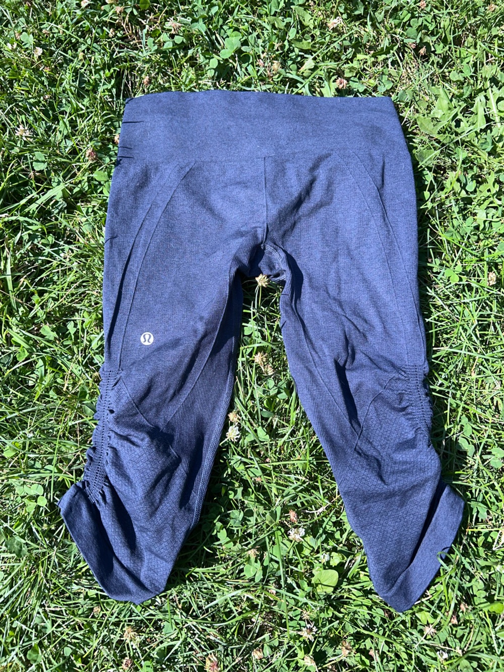 Lululemon Navy Seamless Crop Leggings Size 6 Yoga Athletic Capris